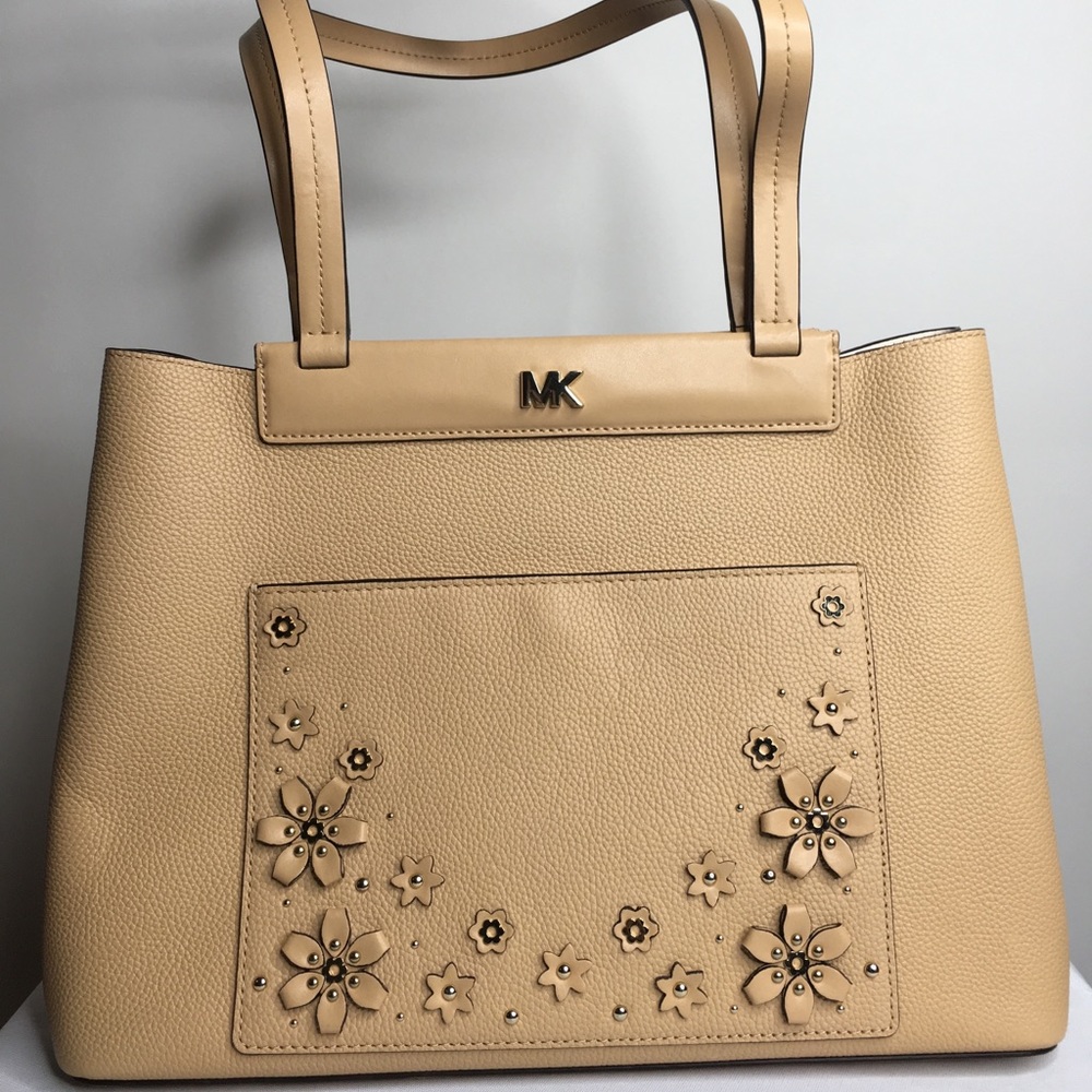 NWT‼️ Michael Kors Meredith Bonded Tote Leather